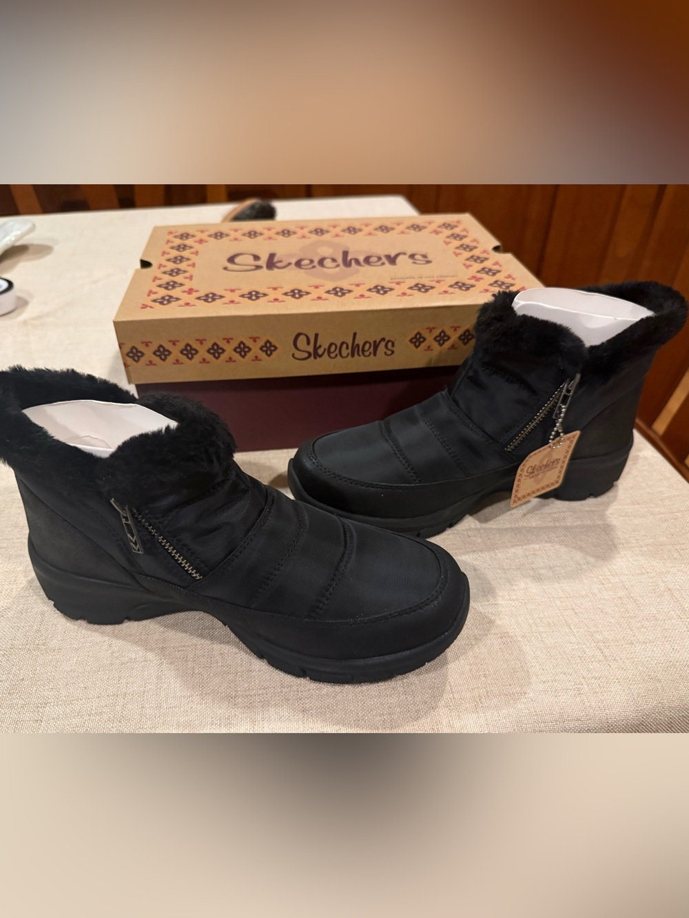 NIB Women’s Skechers Easy Going - Frosty Charm Black Winter Boots Size 9